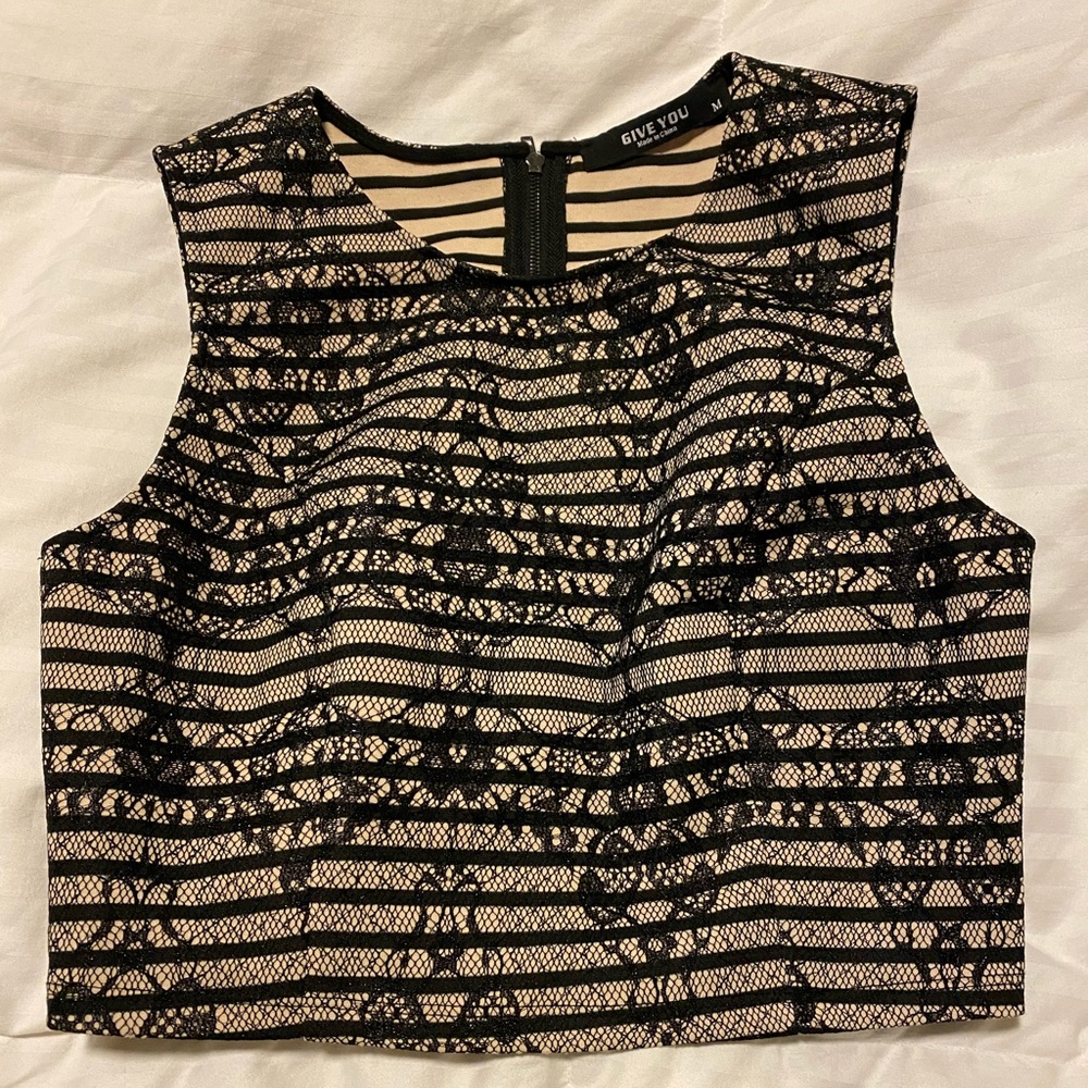 Sleeveless Lace Print mid-crop top
